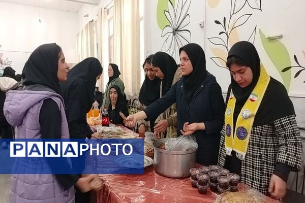 برپایی نمایشگاه و بازارچه کارو فناوری در دبیرستان شهید مجید دهنوی نیشابور