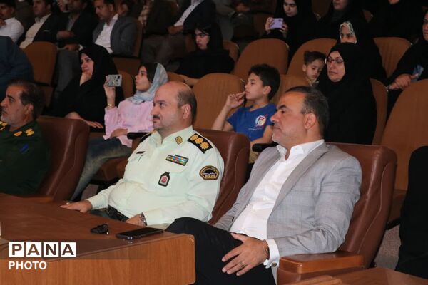 تجلیل از معلمان نمونه  در گناباد 