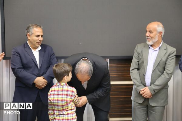 تجلیل از دانش‌آموزان ورزشکار و قهرمان آذربایجان شرقی