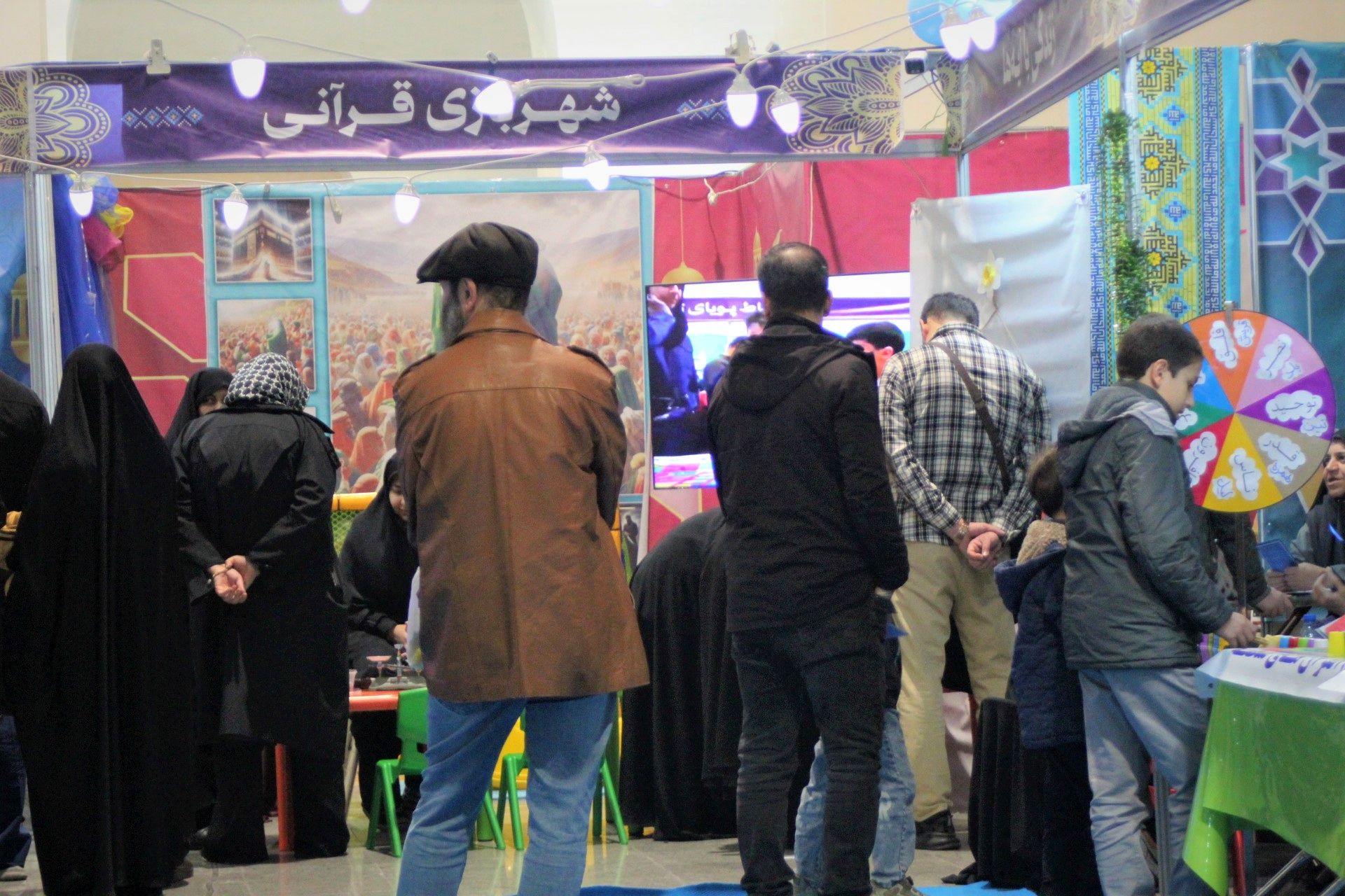 مشاور وزیر و مدیرکل دفتر وزارتی از غرفه وزارت آموزش و پرورش در نمایشگاه بین‌المللی قرآن کریم بازدید کرد