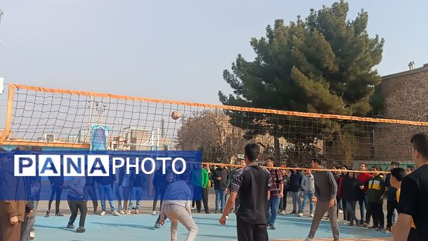 برگزاری فینال مسابقات والیبال گروهی درون مدرسه‌ای در دبیرستان شاهد ابوذر غفاری 