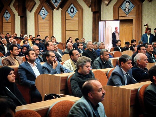 نایب رئیس مجلس شورای اسلامی پای درد دل فعالان اقتصادی نشست