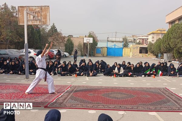 المپیاد ورزشی درون مدرسه‌ای به مناسبت هفته تربیت‌بدنی در دبیرستان دخترانه فدک