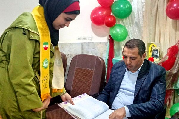 از سنت تا خلاقیت، برگزاری نمایشگاه صنایع دستی یلدا در دبیرستان توحید یک
