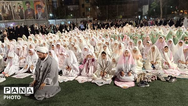 طلیعه بندگی خالق مهربان در جشن تکلیف دختران منطقه ۱۰