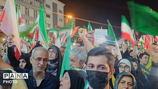 مردم خون خواه رهبر شهید و پا در رکاب رهبر جدید