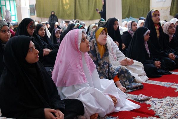 بازدید مسئولان اداره آموزش و پرورش ناحیه یک شهرری از اعتکاف دانش‌آموزان