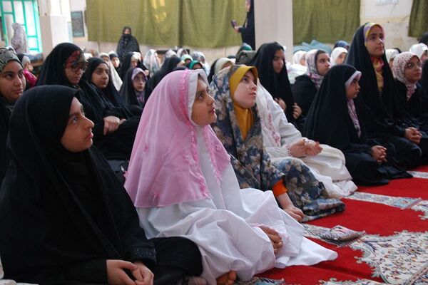 بازدید مسئولان اداره آموزش و پرورش ناحیه یک شهرری از اعتکاف دانش‌آموزان