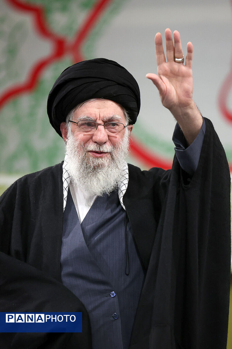 عراقچی: پرچمی که رهبر انقلاب برافراشت، بر زمین نخواهد ماند