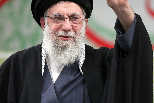 عراقچی: پرچمی که رهبر انقلاب برافراشت، بر زمین نخواهد ماند