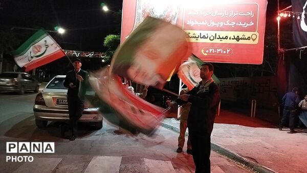 گوشه ای از اجتماعات مردمی در چهار راه های مختلف نیشابور 