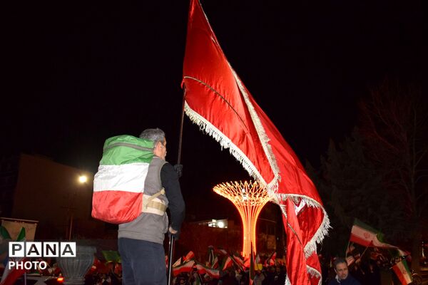 شب سی ام همبستگی مردم ملایر در میدان دکتر بابک