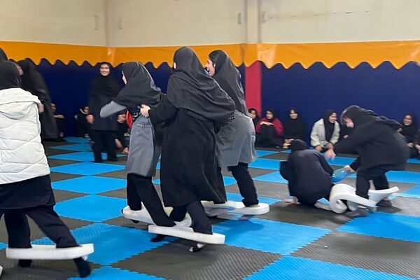 المپیاد ورزشی درون مدرسه‌ای به مناسبت دهه فجر در دبیرستان طریقت جوادآباد