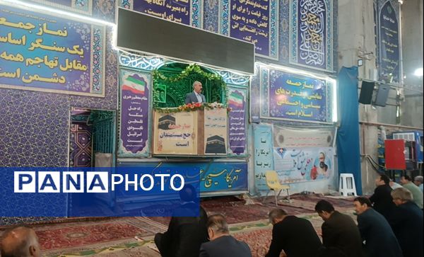 نماز جمعه با حضور مسئولان آموزش و پرورش نیشابور به مناسبت هفته بزرگداشت معلم 