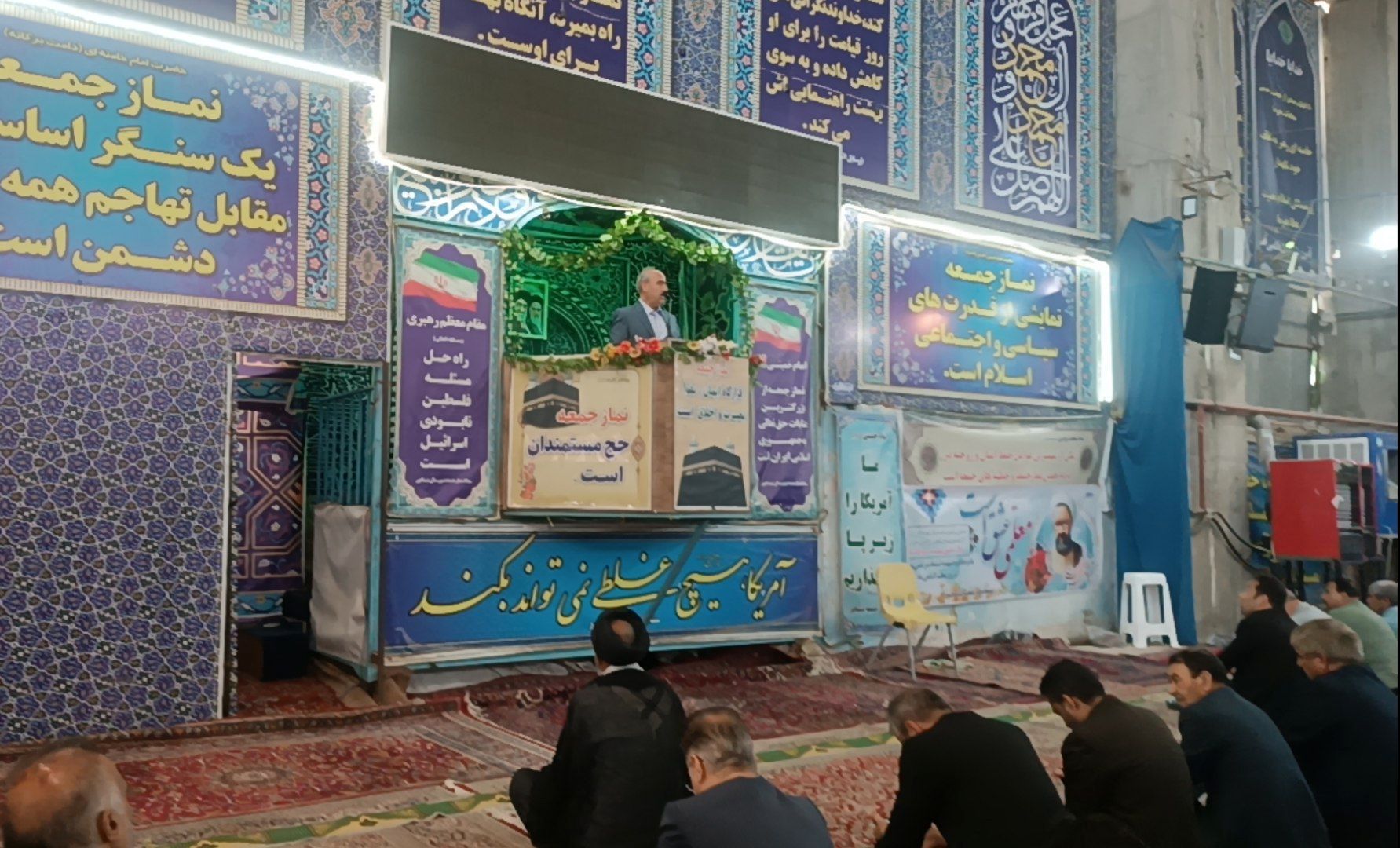 نماز جمعه با حضور مسئولان آموزش و پرورش نیشابور به مناسبت هفته بزرگداشت معلم 