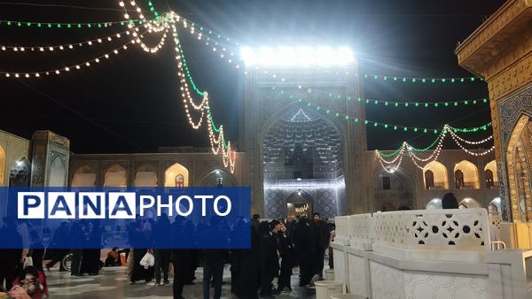 حرم مطهر امام رضا (ع) در شب مبعث رسول خدا