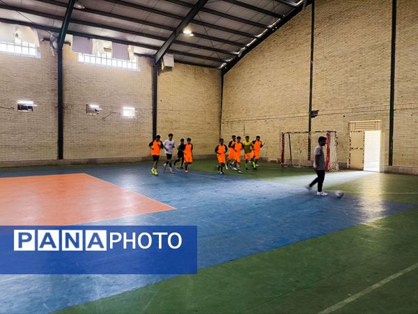 قهرمانی علامه محمدتقی گرو در مسابقات فوتسال سالگرد پیروزی انقلاب در سندرک
