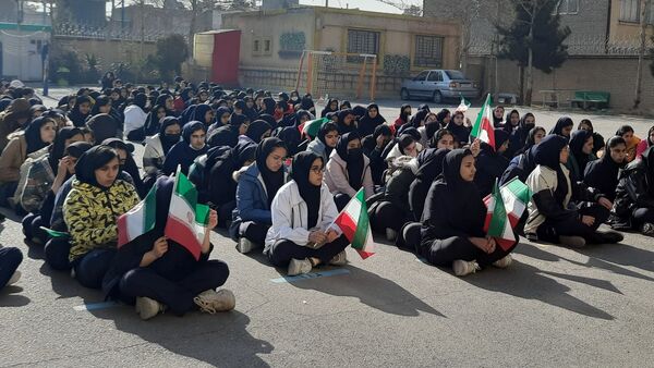 برپایی‌ نمایشگاه دست‌سازه‌های دانش‌آموزان در دبیرستان صیرفی ناحیه ۷ مشهد