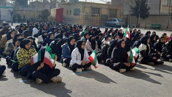برپایی‌ نمایشگاه دست‌سازه‌های دانش‌آموزان در دبیرستان صیرفی ناحیه ۷ مشهد