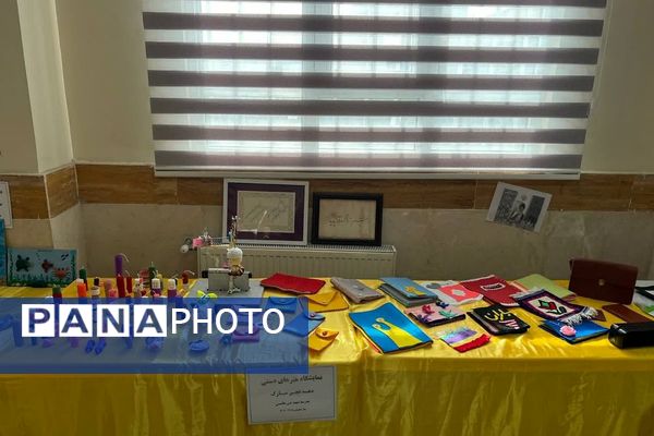  آیین گرامیداشت انقلاب اسلامی در مدارس رباط‌کریم