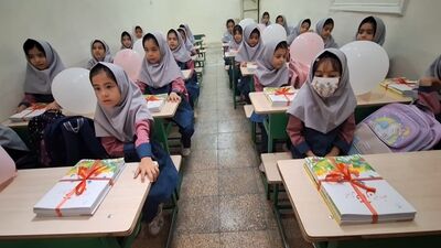 جشن شکوفه‌ها در دبستان پروین اعتصامی نجف آباد برگزار شد