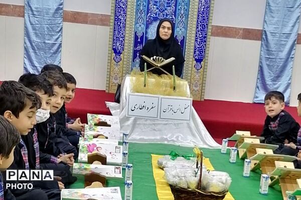 محفل انس با قرآن کریم در مدارس نامجو و آرمینه مصلی نژاد ناحیه دو شهرری 