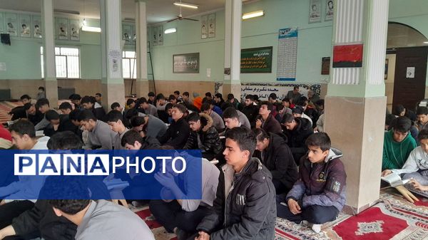 برگزاری محفل انس با قرآن در دبیرستان دهخدا ناحیه 2 کرج 