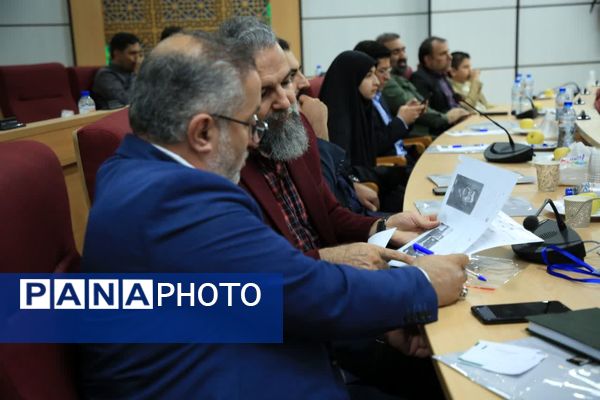 نشست صمیمی مدیران رسانه با استاندار قم