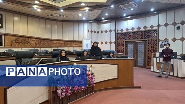 نشست صمیمی با حضور مسئولان و دانش‌آموزان زینب نام در یزد