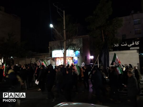 حضور پر صلابت مردم مشهد در راهپیمایی عزاداری 