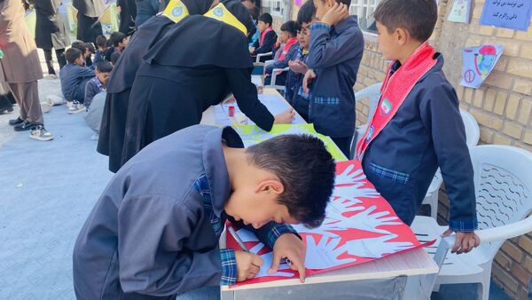 کلنگ‌زنی نمازخانه در مدرسه برکت علیاشهر 