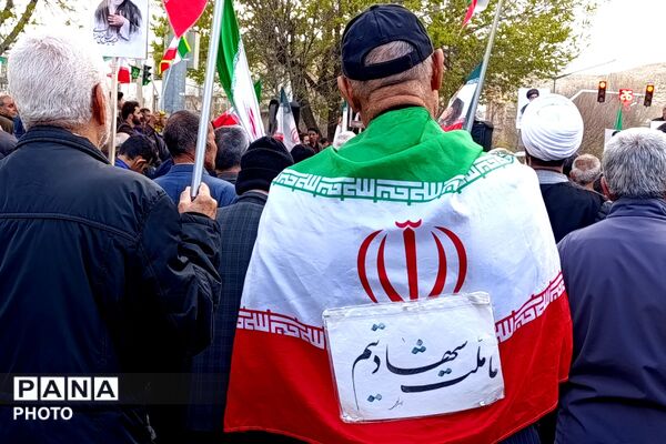 مراسم گرامیداشت چهلمین روز شهادت دانش‌آموزان میناب در شهرستان اسلام‌آباد غرب