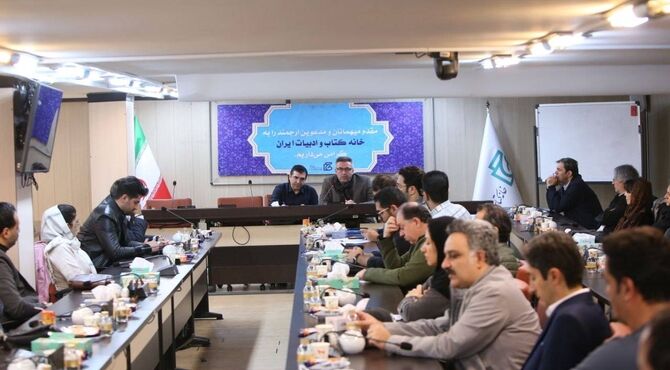 نشر فناورانه بازوی کمکی کتاب کاغذی است نه رقیب آن