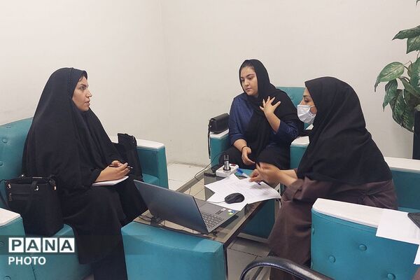 ارائه خدمات مشاوره انتخاب رشته کنکور در مرکز مشاوره آموزش و پرورش ناحیه دو شهرری 