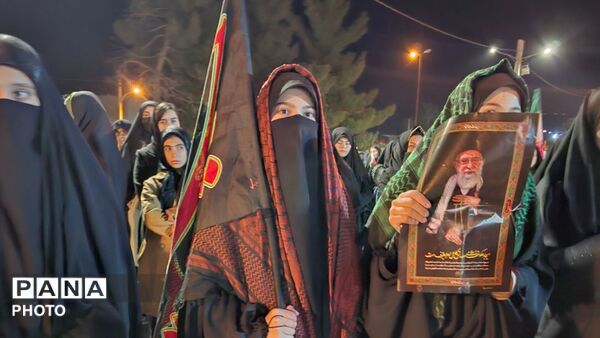 راهپیمایی باشکوه شبانه مردم کوهنانی در حمایت از انقلاب و خون‌خواهی امام خامنه‌ای