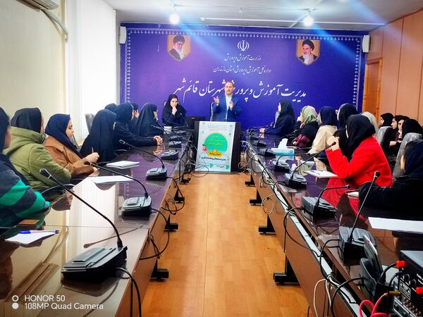 جلسه آموزشی همیار مشاوران در قائمشهر