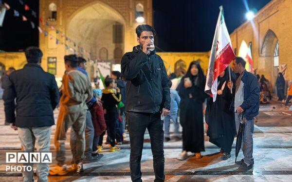 قاب پانا میهمان چایخانه‌ حضرت زهرا (س)