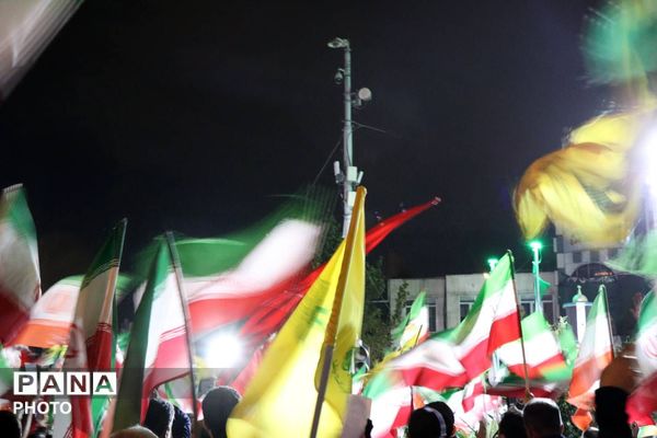 قدردانی از معلمان در قلب شهر؛ توسط آموزش و پرورش منطقه ۱۲