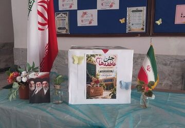 مشق همدلی دانش‌آموزان طریق‌الاسلام دلیجان در جشن عاطفه‌ها