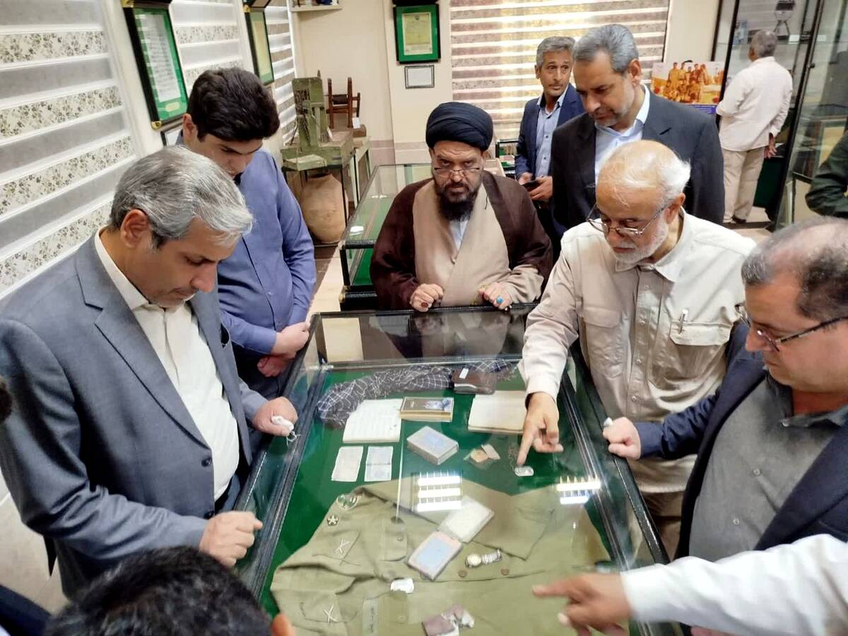 بازدید فرماندار کاشمر از موزه دفاع مقدس در زیارتگاه شهید مدرس(ره)