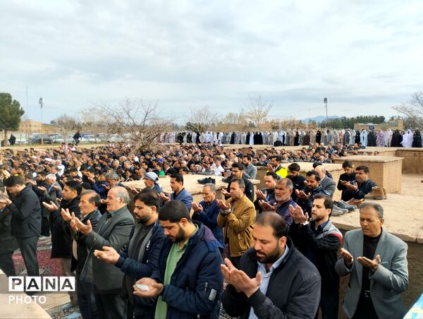 اقامه نماز بندگی در مسجد جامع تاریخی شهر رشتخوار
