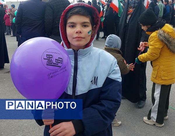 حماسه آفرینی مردم و مسئولان شهرستان پردیس در راهپیمایی ۲۲ بهمن 