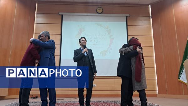 آیین تجلیل از رتبه‌برترهای کنکور ۱۴۰۳ اداره آموزش و پرورش ناحیه یک زنجان