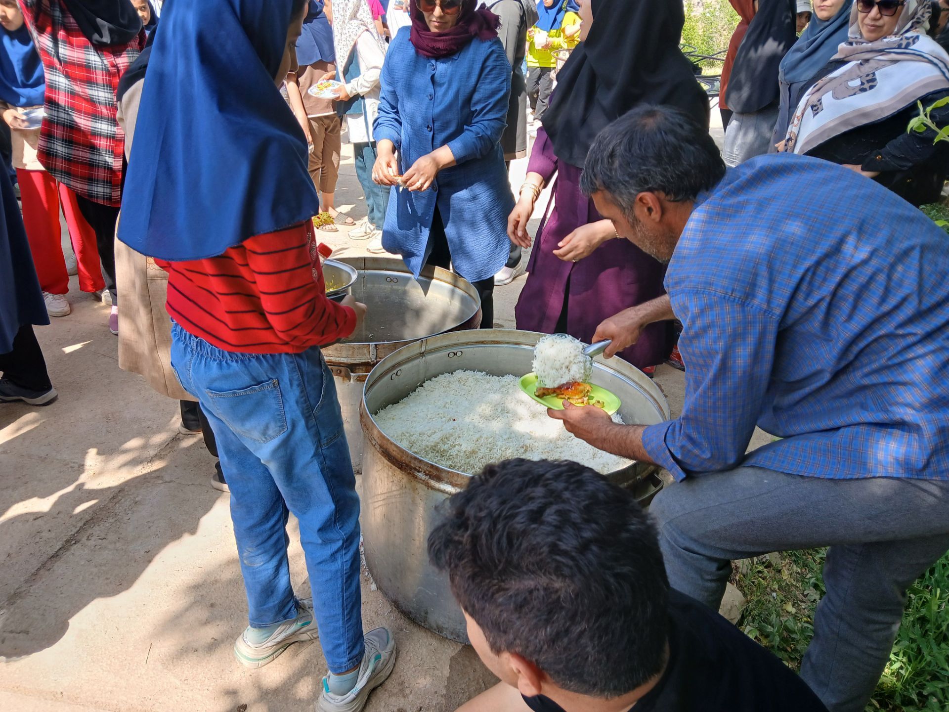 اردوی دانش‌آموزان مدرسه هیأت امنایی ضحی ۲ در روستای زوارم شیروان