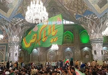 اجتماع باشکوه ۵ هزار دانش‌آموز در حرم مطهر رضوی با اجرای سرود و مداحی  