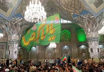 اجتماع باشکوه ۵ هزار دانش‌آموز در حرم مطهر رضوی با اجرای سرود و مداحی  