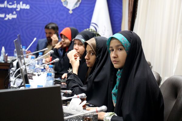 نشست خبری دختران میدان ۱۴ صفر ۳ با رئیس ستاد انتخابات شهرستان مشهد