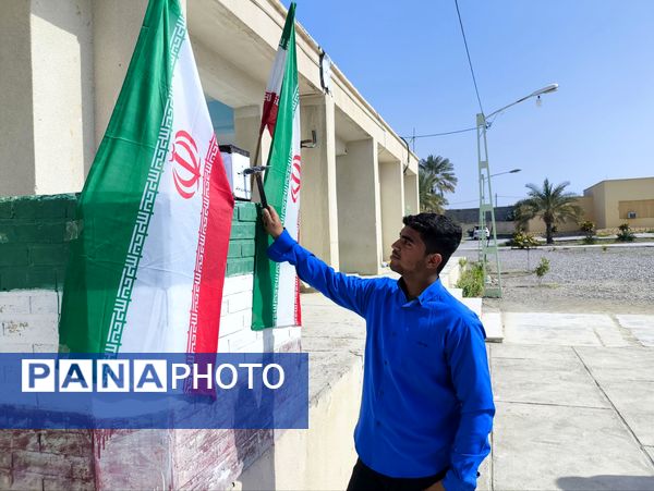 مدارس سندرک یکپارچه در شور انقلابی؛ زنگ انقلاب به صدا درآمد