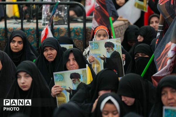 اجتماع بانوان انقلابی به مناسبت چهلم قائد امت و شهدای میناب در مسجد جمکران 