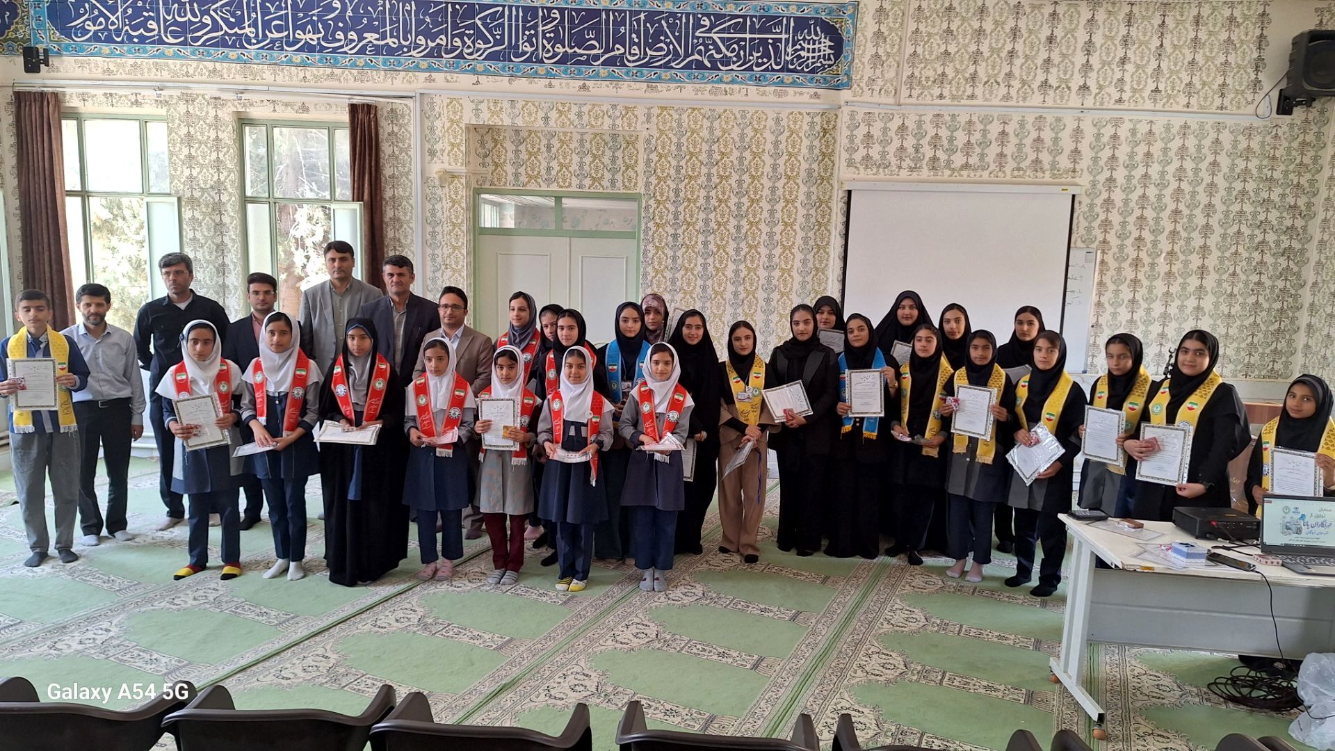 تجلیل از دانش‌آموز خبرنگاران پانا در لردگان